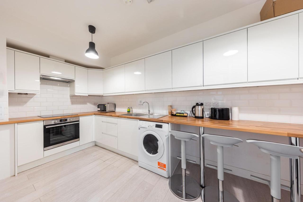 Double Ensuite Sleeps 2 Long Term Welcome With Garden View Londýn Exteriér fotografie